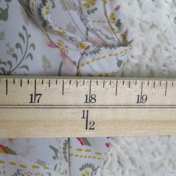 New York & Company* Women's Short Sleeve Curved Hem Split Neck Blouse Size~ XS - Picture 6 of 8